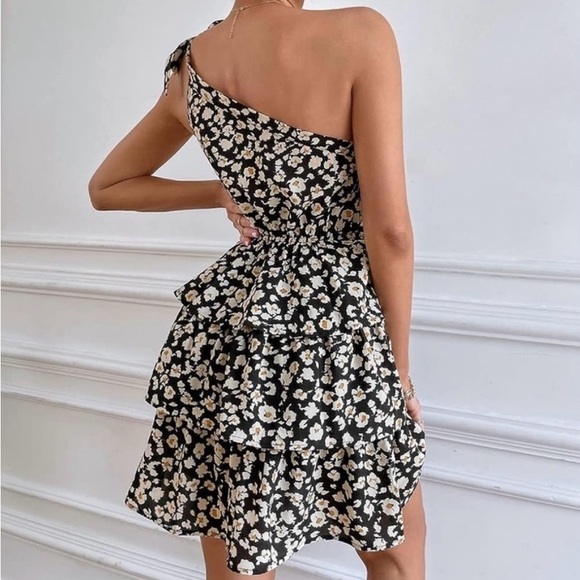 NEW pretty garden one-shoulder tiered ruffle dress - Picture 2 of 10